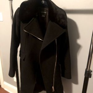 Stunning felt and faux fur Club Monaco coat 💙